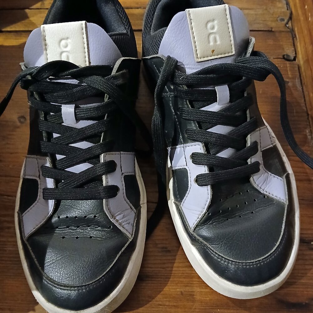 ON Cloud Women’s The Roger Clubhouse Rare/Limited Black Lavender Size 7.5